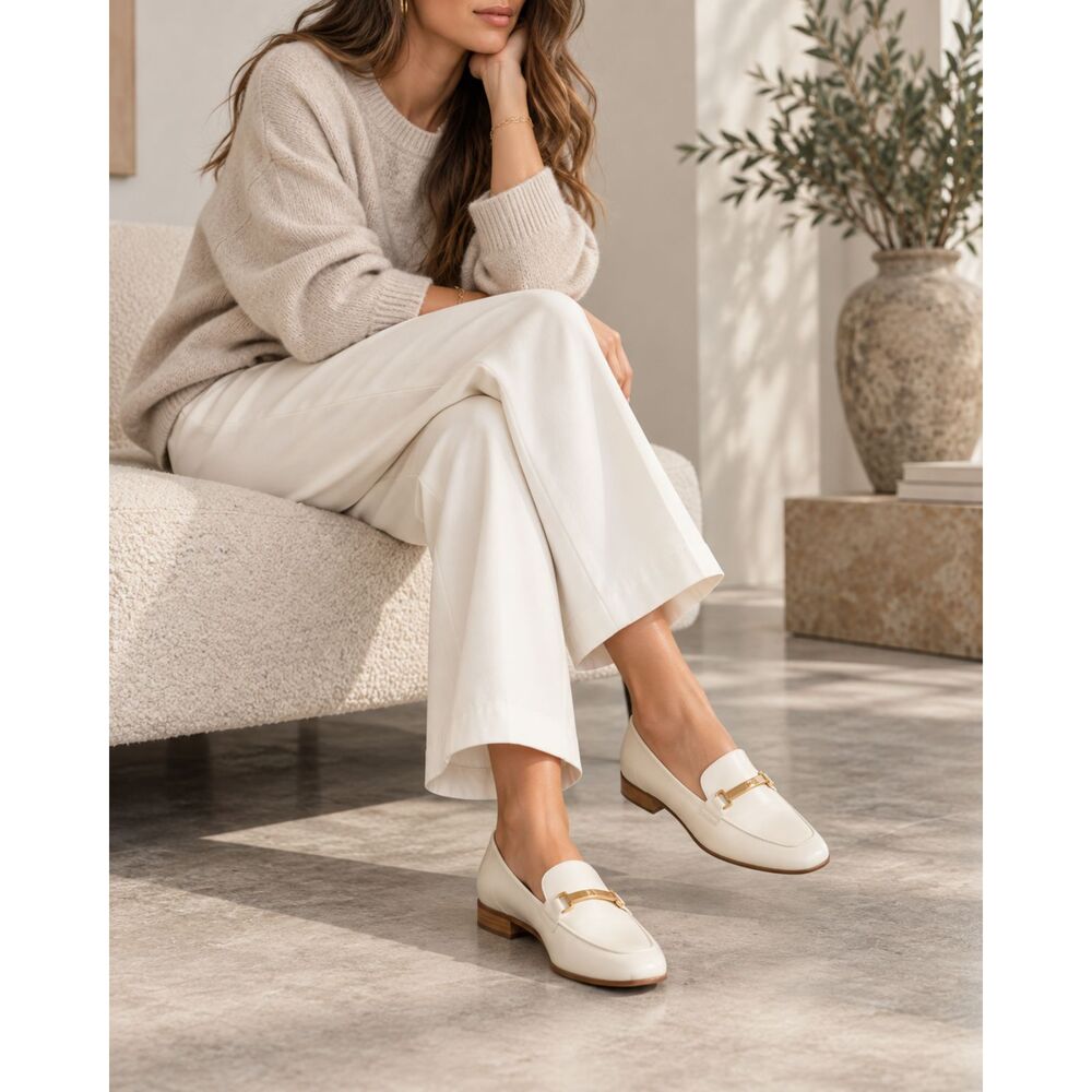 Calvin Klein Women’s 7.5 Cream Leather Loafers Gold Hardware Preppy Flats